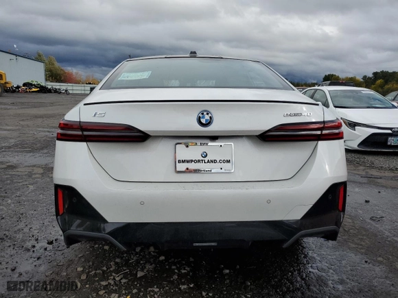 2024 BMW i5 eDrive40 with VIN WBY33FK09RCS00390, listed as a Copart auction lot 79174764 with 1,715 mi miles and Salvage Title. Bid and sale history available at carsss.com. Image 6.