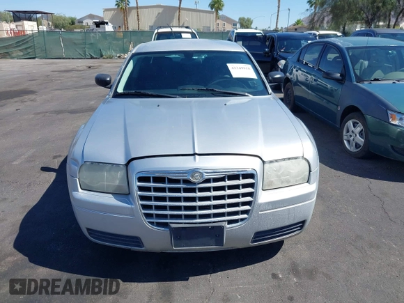 2009 Chrysler 300 LX z VIN 2C3KA43D89H612696, wystawiony jako IAAI lot #42349918 z przebiegiem 146 951 mil mil oraz . Historia ofert i sprzedaży dostępna na DreamBid. Obrazek 6.