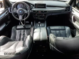 2015 BMW X5 M z VIN 5YMKT6C51F0C89029, wystawiony jako Copart lot #40456604 z przebiegiem 93 203 mil mil oraz . Historia ofert i sprzedaży dostępna na DreamBid. Obrazek 8.