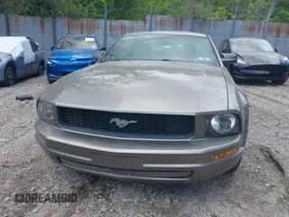 2005 Ford Mustang Deluxe z VIN 1ZVFT80N355160005, wystawiony jako IAAI lot #42288228 z przebiegiem 152 140 mil mil oraz . Historia ofert i sprzedaży dostępna na DreamBid. Obrazek 12.
