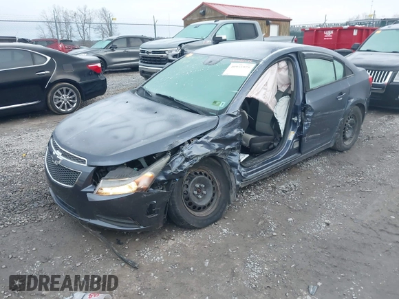 2014 Chevrolet Cruze LS z VIN 1G1PA5SG4E7201393, wystawiony jako IAAI lot #40955975 z przebiegiem 62 567 mil mil oraz . Historia ofert i sprzedaży dostępna na DreamBid. Obrazek 18.
