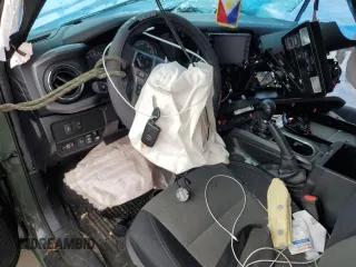 2021 Toyota Tacoma SR5 z VIN 3TMDZ5BN8MM112478, wystawiony jako Copart lot #55741375 z przebiegiem Nie podano mil oraz Nie do naprawy • Non repairable. Historia ofert i sprzedaży dostępna na DreamBid. Obrazek 8.