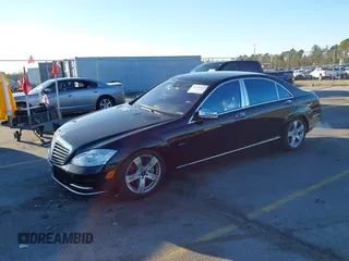2012 Mercedes-Benz S 550 z VIN WDDNG7DB9CA461272, wystawiony jako IAAI lot #41376537 z przebiegiem 77 138 mil mil oraz . Historia ofert i sprzedaży dostępna na DreamBid. Obrazek 17.