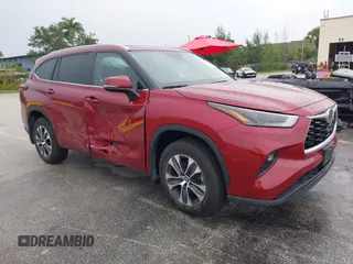 2023 Toyota Highlander L z VIN 5TDKDRBH4PS031327, wystawiony jako IAAI lot #42434302 z przebiegiem 39 453 mil mil oraz . Historia ofert i sprzedaży dostępna na DreamBid. Obrazek 1.