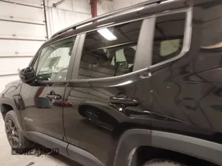 2021 Jeep Renegade 80th Anniversary z VIN ZACNJDBB7MPM53604, wystawiony jako IAAI lot #41909531 z przebiegiem 44 668 mil mil oraz . Historia ofert i sprzedaży dostępna na DreamBid. Obrazek 14.