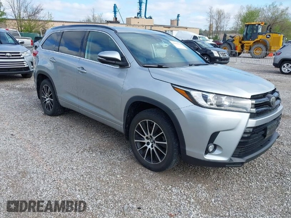 2018 Toyota Highlander SE z VIN 5TDJZRFHXJS800427, wystawiony jako IAAI lot #41902639 z przebiegiem 88 140 mil mil oraz . Historia ofert i sprzedaży dostępna na DreamBid. Obrazek 1.