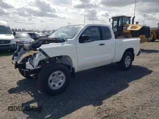 2024 Nissan Frontier S z VIN 1N6ED1CL7RN635011, wystawiony jako Copart lot #48555754 z przebiegiem 7 mil mil oraz Szkoda całkowita • Salvage title. Historia ofert i sprzedaży dostępna na DreamBid. Obrazek 1.