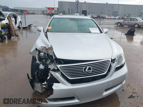 2008 Lexus LS 460 with VIN JTHBL46F085080285, listed as a IAAI auction lot 41086383 with 198,688 mi miles and . Bid and sale history available at carsss.com. Image 12.