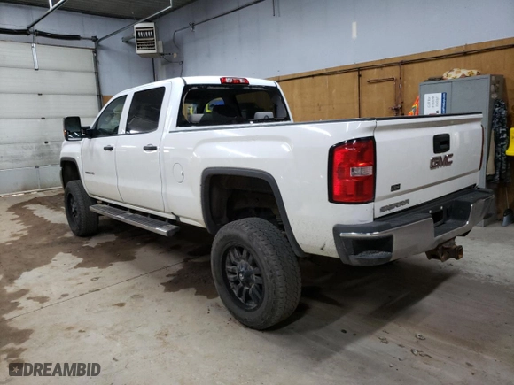 2018 GMC Sierra 2500HD with VIN 1GT12REG9JF164936, listed as a Copart auction lot 70438794 with 206,573 mi miles and Salvage Title. Bid and sale history available at carsss.com. Image 2.