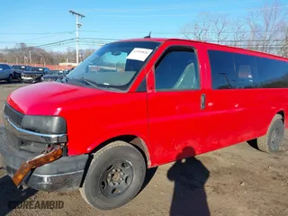 2012 Chevrolet Express Passenger 1LT with VIN 1GAZG1FG8C1109469, listed as a IAAI auction lot 41319826 with 246,801 mi miles. Bid and sale history available at carsss.com. Image 6.