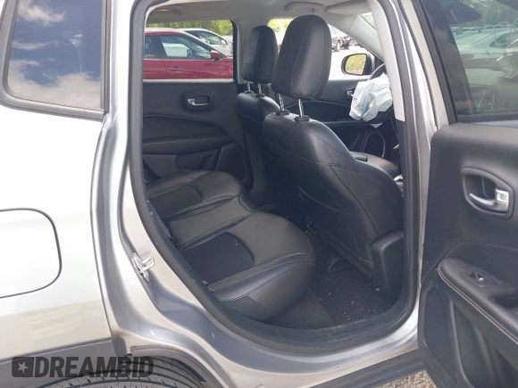 2019 Jeep Compass Latitude z VIN 3C4NJDBB6KT657190, wystawiony jako IAAI lot #42196383 z przebiegiem 55 327 mil mil oraz . Historia ofert i sprzedaży dostępna na DreamBid. Obrazek 8.