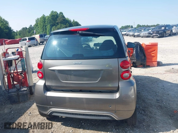 2013 Smart fortwo Pure z VIN WMEEJ3BA2DK697614, wystawiony jako IAAI lot #42405542 z przebiegiem 192 027 mil mil oraz . Historia ofert i sprzedaży dostępna na DreamBid. Obrazek 17.
