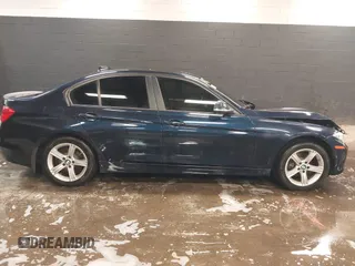 2015 BMW 3 Series 328i xDrive z VIN WBA3B5C51FP654322, wystawiony jako IAAI lot #41675405 z przebiegiem 108 798 mil mil oraz . Historia ofert i sprzedaży dostępna na DreamBid. Obrazek 13.