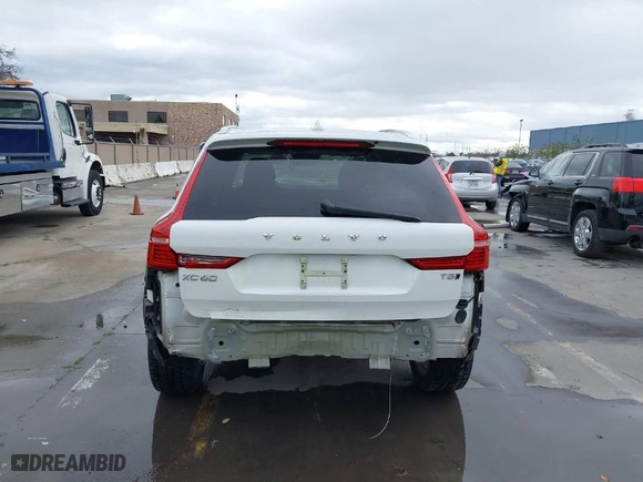 2018 Volvo XC60 Momentum with VIN YV4102RK6J1008472, listed as a IAAI auction lot 41789008 with 64,123 mi miles. Bid and sale history available at carsss.com. Image 16.