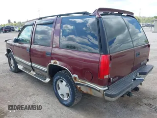 1999 Chevrolet Tahoe Z71 z VIN 1GNEK13R7XJ444925, wystawiony jako IAAI lot #42261246 z przebiegiem 183 530 mil mil oraz . Historia ofert i sprzedaży dostępna na DreamBid. Obrazek 3.