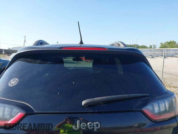 2019 Jeep Cherokee Trailhawk with VIN 1C4PJMBX3KD483895, listed as a IAAI auction lot 42696774 with 122,932 mi miles and . Bid and sale history available at DreamBid. Image 16.