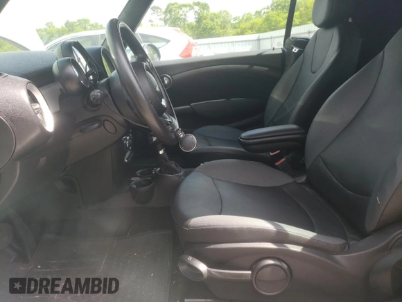 2012 MINI Convertible с VIN WMWZN3C5XCT134595, выставлен на аукционе Copart как лот 52752455 с пробегом 145 915 миль миль и Чистый • Clean title. История ставок и продаж доступна на DreamBid. Изображение 7.