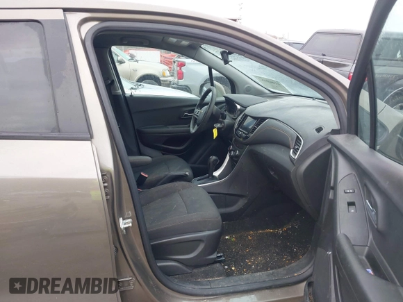 2022 Chevrolet Trax LS with VIN KL7CJNSM4NB514112, listed as a IAAI auction lot 41069182 with 86,331 mi miles. Bid and sale history available at carsss.com. Image 5.