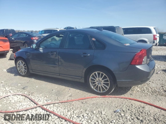 2009 Volvo S40 2.4L z VIN YV1MS382092446504, wystawiony jako Copart lot #48143545 z przebiegiem 207 060 mil mil oraz Czysty tytuł • Clean title. Historia ofert i sprzedaży dostępna na DreamBid. Obrazek 2.