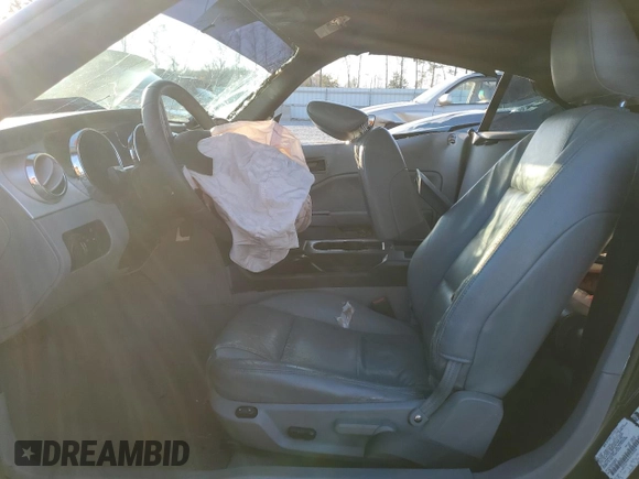 2005 Ford Mustang Deluxe с VIN 1ZVFT84N155192204, выставлен на аукционе Copart как лот 48663695 с пробегом Не указан миль и На запчасти • Non repairable. История ставок и продаж доступна на DreamBid. Изображение 7.