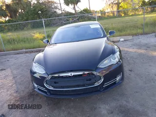 2013 Tesla Model S с VIN 5YJSA1DN9DFP06165, выставлен на аукционе IAAI как лот 40920844 с пробегом 181 342 миль миль и . История ставок и продаж доступна на DreamBid. Изображение 11.