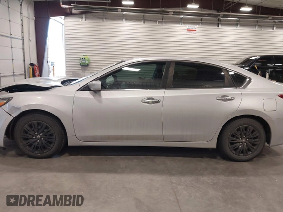 2018 Nissan Altima 2.5 SR with VIN 1N4AL3AP5JC294624, listed as a IAAI auction lot 41701907 with 89,340 mi miles. Bid and sale history available at carsss.com. Image 13.