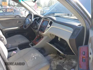 2005 Toyota Highlander z VIN JTEEP21A850092756, wystawiony jako IAAI lot #42336538 z przebiegiem 216 608 mil mil oraz . Historia ofert i sprzedaży dostępna na DreamBid. Obrazek 5.
