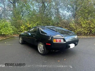1982 Porsche 928 z VIN WP0JA0926CS821991, wystawiony jako Copart lot #81001264 z przebiegiem 88 476 mil mil oraz Tytuł czysty. Historia ofert i sprzedaży dostępna na DreamBid. Obrazek 3.