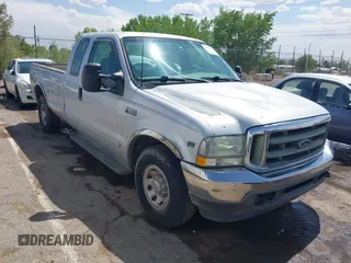 2002 Ford F-250 XL z VIN 1FTNX20L02EB25657, wystawiony jako IAAI lot #42379714 z przebiegiem 195 952 mil mil oraz . Historia ofert i sprzedaży dostępna na DreamBid. Obrazek 1.
