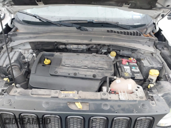 2018 Jeep Renegade Latitude with VIN ZACCJABH7JPH95711, listed as a IAAI auction lot 42124871 with 177,280 mi miles. Bid and sale history available at carsss.com. Image 10.
