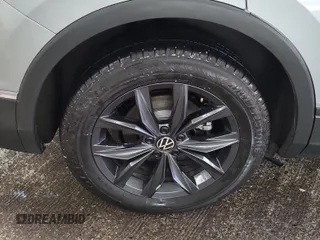 2024 Volkswagen Tiguan SE с VIN 3VV3B7AX9RM106728, выставлен на аукционе IAAI как лот 42845194 с пробегом 23 946 миль миль и . История ставок и продаж доступна на DreamBid. Изображение 8.