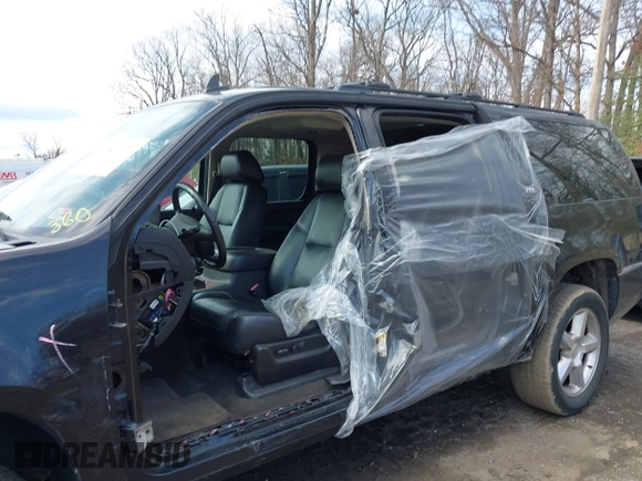 2010 Chevrolet Suburban LTZ with VIN 1GNUKKE31AR271504, listed as a IAAI auction lot 41870727 with 187,198 mi miles. Bid and sale history available at carsss.com. Image 6.
