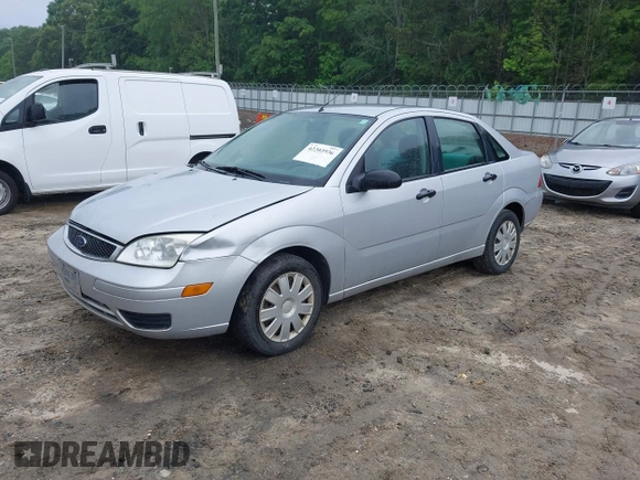 2005 Ford Focus S with VIN 1FAFP34N35W271612, listed as a IAAI auction lot 42203936 with 207,837 mi miles and . Bid and sale history available at carsss.com. Image 2.