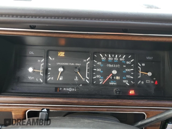 1993 Dodge Dynasty LE z VIN 1B3XC56R3PD124521, wystawiony jako Copart lot #51825725 z przebiegiem 94 336 mil mil oraz Szkoda całkowita • Salvage title. Historia ofert i sprzedaży dostępna na DreamBid. Obrazek 9.