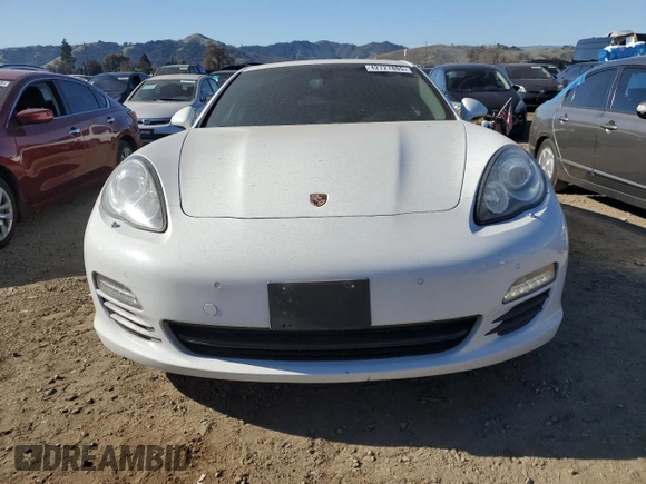 2013 Porsche Panamera z VIN WP0AA2A77DL010893, wystawiony jako Copart lot #42727885 z przebiegiem 143 353 mil mil oraz Szkoda całkowita • Salvage title. Historia ofert i sprzedaży dostępna na DreamBid. Obrazek 5.