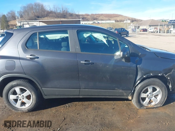 2016 Chevrolet Trax LS with VIN 3GNCJNSB8GL233537, listed as a IAAI auction lot 41574936 with 101,301 mi miles. Bid and sale history available at carsss.com. Image 13.