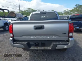 2018 Toyota Tacoma SR z VIN 3TMCZ5AN7JM156092, wystawiony jako IAAI lot #41642391 z przebiegiem 65 805 mil mil oraz . Historia ofert i sprzedaży dostępna na DreamBid. Obrazek 16.