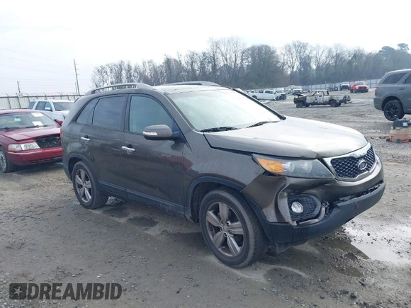 2012 Kia Sorento EX z VIN 5XYKU4A23CG302594, wystawiony jako IAAI lot #41644499 z przebiegiem 173 355 mil mil oraz . Historia ofert i sprzedaży dostępna na DreamBid. Obrazek 1.