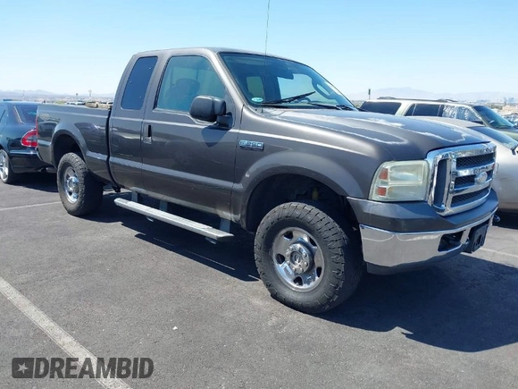 2006 Ford F-250 XL z VIN 1FTSX21516EC97026, wystawiony jako IAAI lot #41991940 z przebiegiem 169 841 mil mil oraz . Historia ofert i sprzedaży dostępna na DreamBid. Obrazek 1.