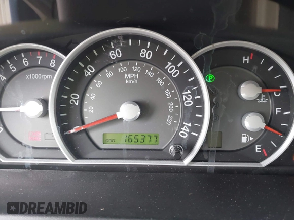 2008 Kia Sorento LX z VIN KNDJC735485819264, wystawiony jako IAAI lot #42193882 z przebiegiem 165 377 mil mil oraz . Historia ofert i sprzedaży dostępna na DreamBid. Obrazek 7.