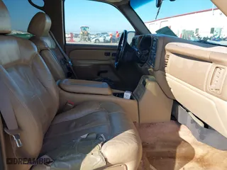 2000 Chevrolet Suburban LS with VIN 3GNEC16T5YG144176, listed as a IAAI auction lot 40986871 with 1 mi miles. Bid and sale history available at carsss.com. Image 5.