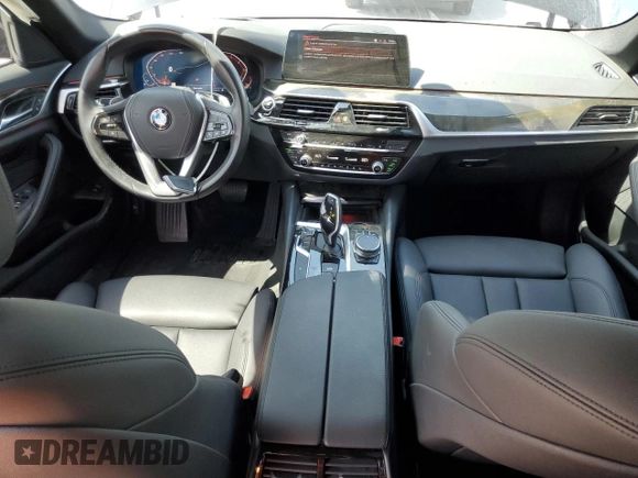 2020 BMW 5 Series 530i z VIN WBAJR3C03LWW80613, wystawiony jako Copart lot #55507195 z przebiegiem 14 312 mil mil oraz Szkoda całkowita • Salvage title. Historia ofert i sprzedaży dostępna na DreamBid. Obrazek 8.