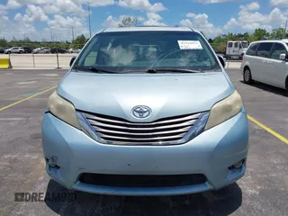 2015 Toyota Sienna XLE с VIN 5TDYK3DC3FS537633, выставлен на аукционе IAAI как лот 42534653 с пробегом 250 730 миль миль и . История ставок и продаж доступна на DreamBid. Изображение 12.