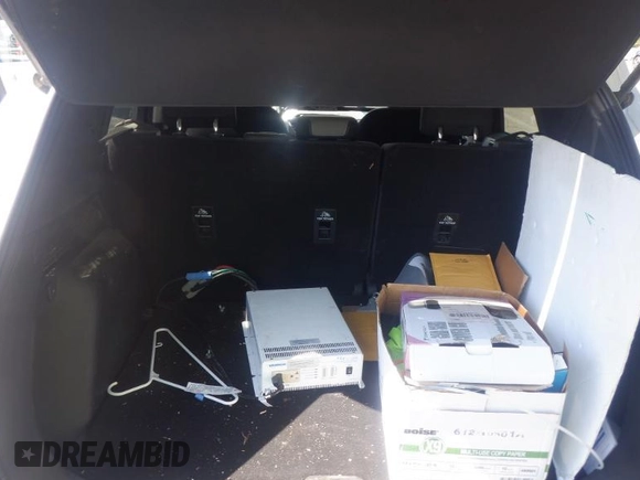 2020 Ford Escape SE z VIN 1FMCU9G67LUB45142, wystawiony jako IAAI lot #42357774 z przebiegiem 84 934 mil mil oraz . Historia ofert i sprzedaży dostępna na DreamBid. Obrazek 1.