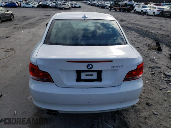 2012 BMW 1 Series 128i z VIN WBAUP9C56CVS94212, wystawiony jako Copart lot #81246514 z przebiegiem Nie podano mil oraz Czysty tytuł • Clean title. Historia ofert i sprzedaży dostępna na DreamBid. Obrazek 6.