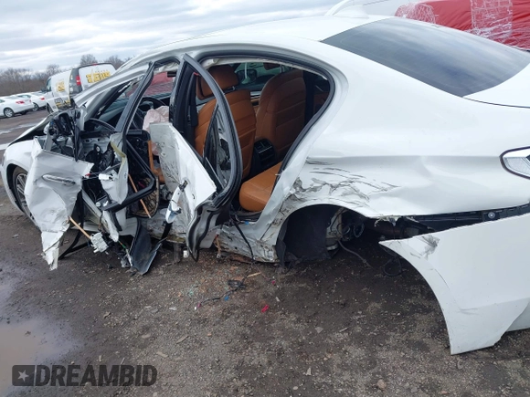 2018 BMW 5 Series M550i xDrive с VIN WBAJB9C56JB035929, выставлен на аукционе IAAI как лот 41732048 с пробегом 87 896 миль миль и . История ставок и продаж доступна на DreamBid. Изображение 16.