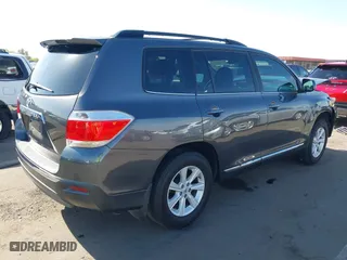 2013 Toyota Highlander with VIN 5TDZK3EHXDS115130, listed as a IAAI auction lot 41974068 with 156,510 mi miles. Bid and sale history available at carsss.com. Image 4.