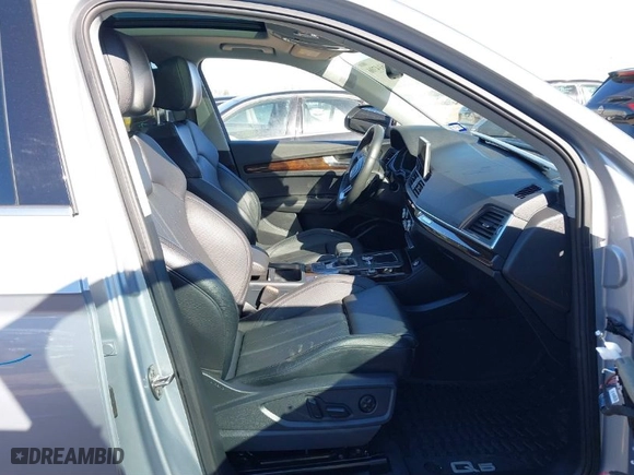 2019 Audi Q5 Premium Plus with VIN WA1BNAFY4K2051774, listed as a IAAI auction lot 41614706 with 17,941 mi miles. Bid and sale history available at carsss.com. Image 5.