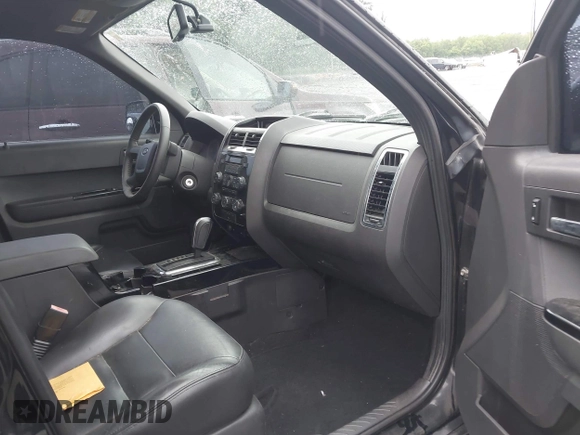 2008 Ford Escape Limited z VIN 1FMCU94138KA71570, wystawiony jako IAAI lot #42652436 z przebiegiem 135 542 mil mil oraz . Historia ofert i sprzedaży dostępna na DreamBid. Obrazek 5.