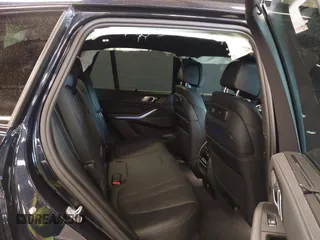 2023 BMW X5 M50i z VIN 5UXJU4C06P9R40495, wystawiony jako IAAI lot #42162049 z przebiegiem 57 179 mil mil oraz . Historia ofert i sprzedaży dostępna na DreamBid. Obrazek 8.